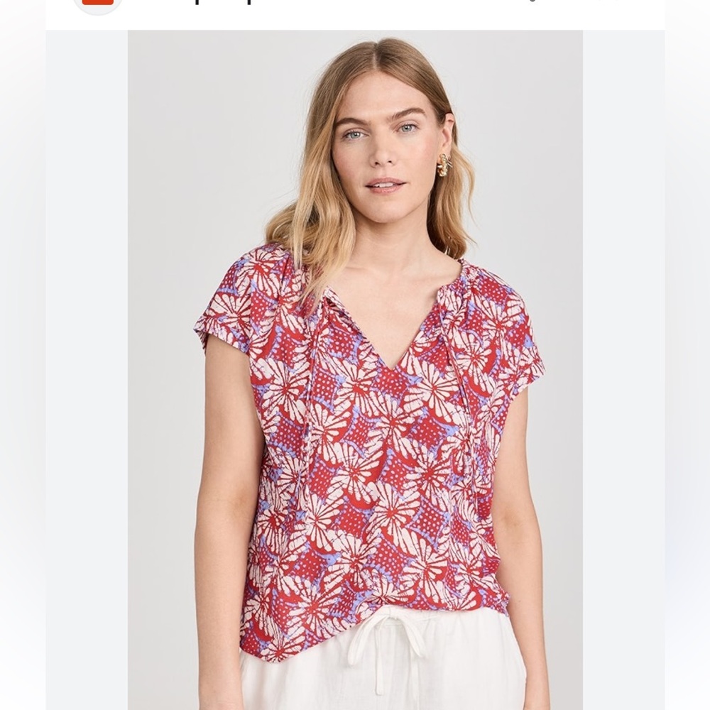 XiRENA tie neck top with abstract pretty print